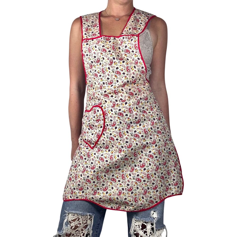 Vintage 1950s Sweetheart Bib Apron Paisley Floral Heart Pocket Red Trim MCM